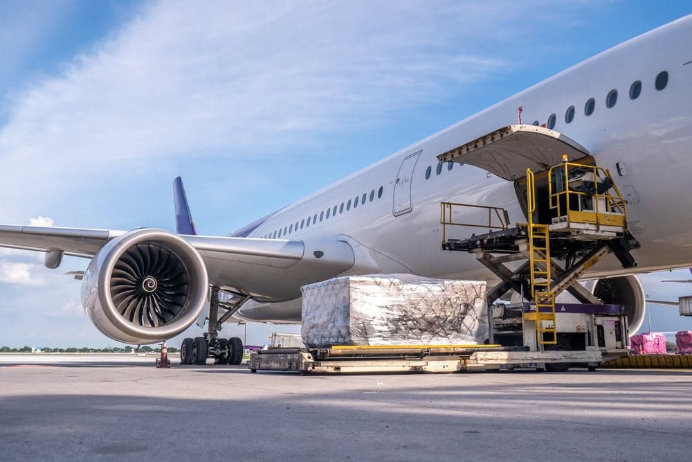 Package tracking status in a logistics hub